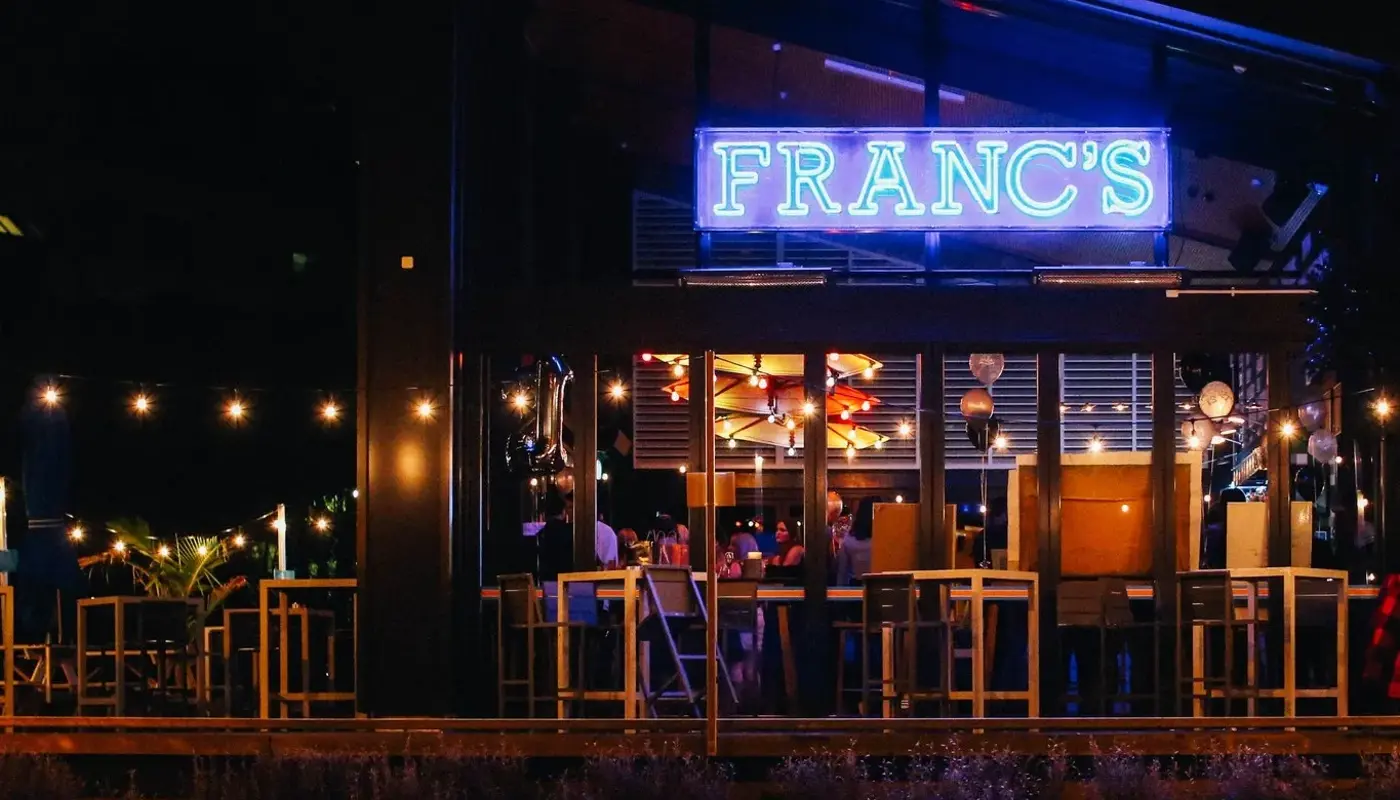 Franc's Bar and diner Image 2