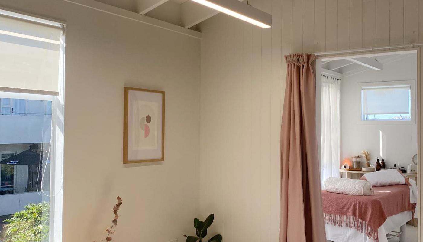 Lounge and massage room