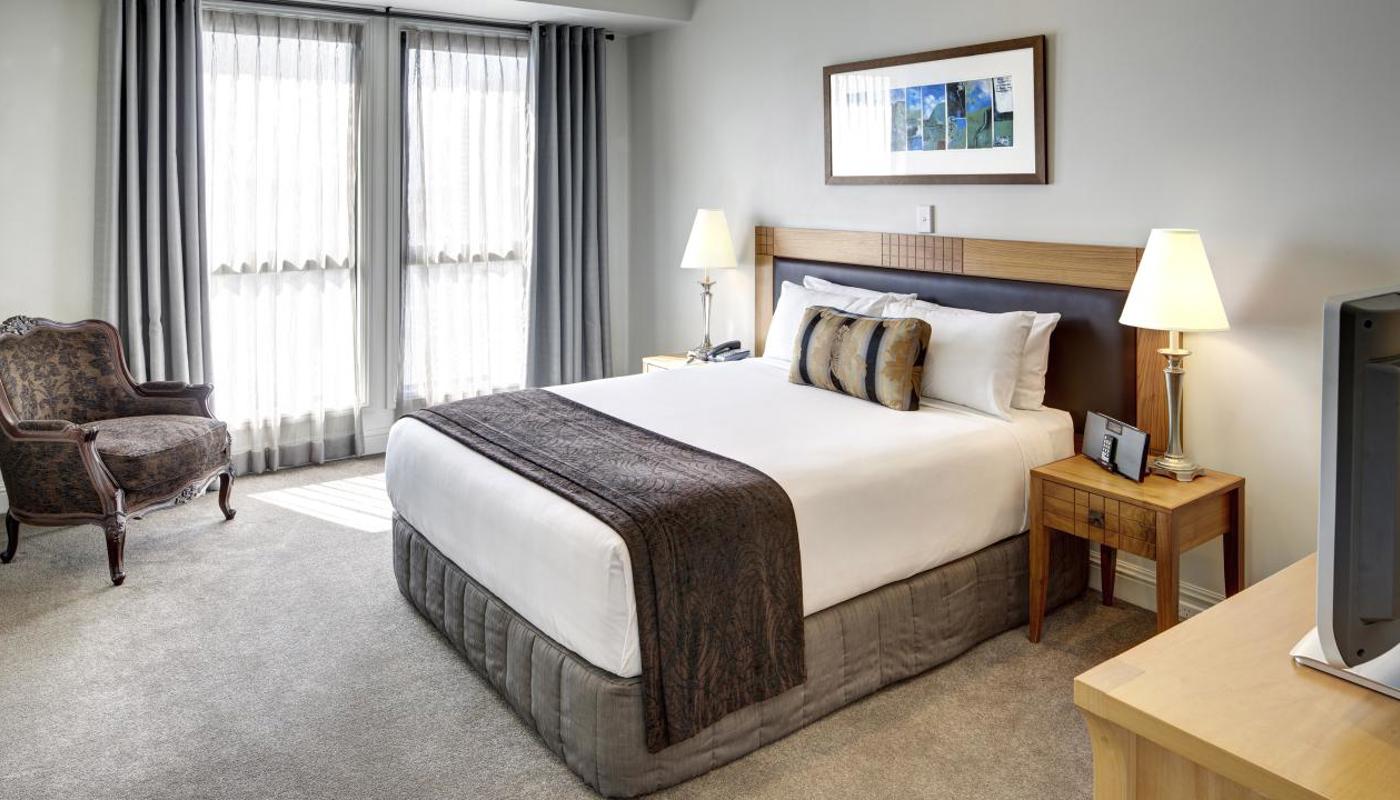 Executive One Bedroom Suite Tower Wing, bedroom