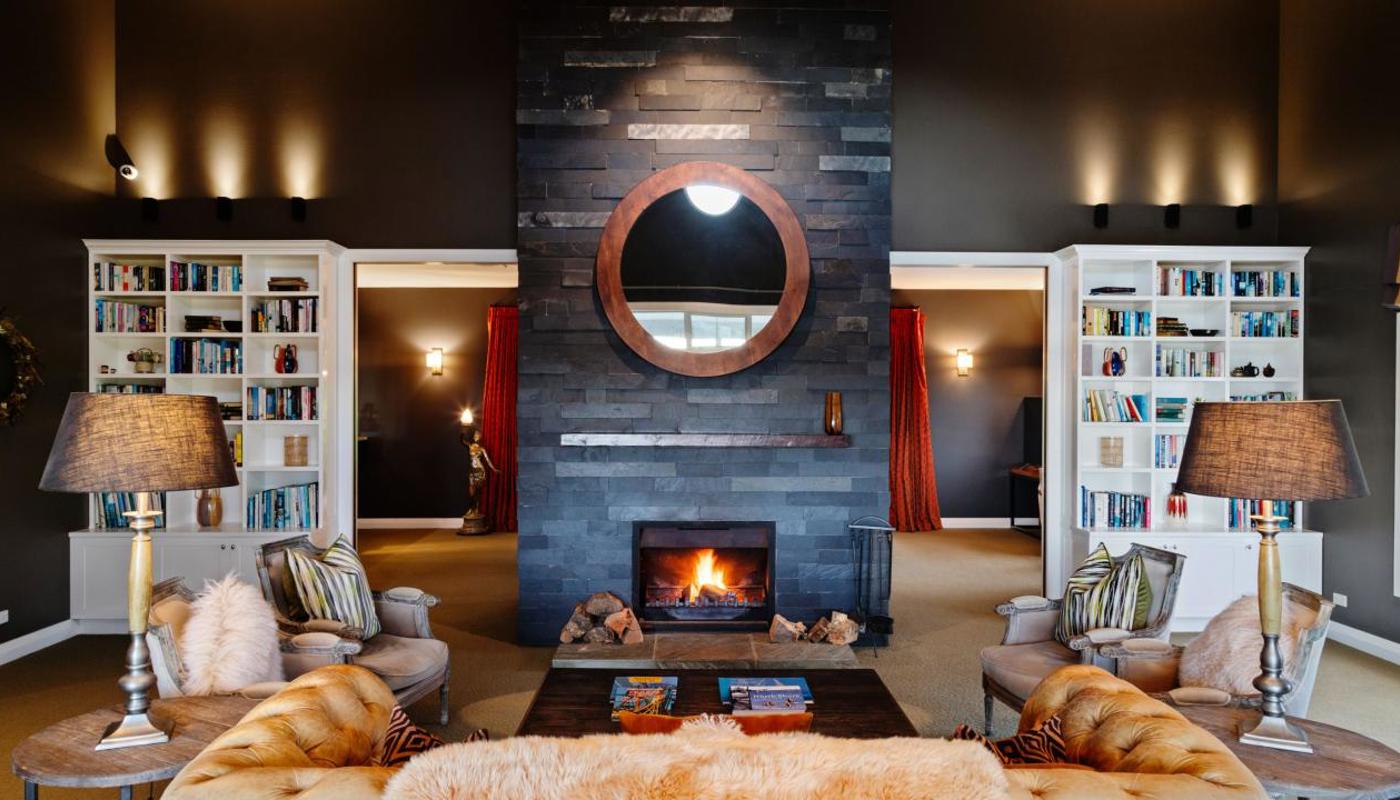 Woodhouse Mountain Lodge Library Lounge